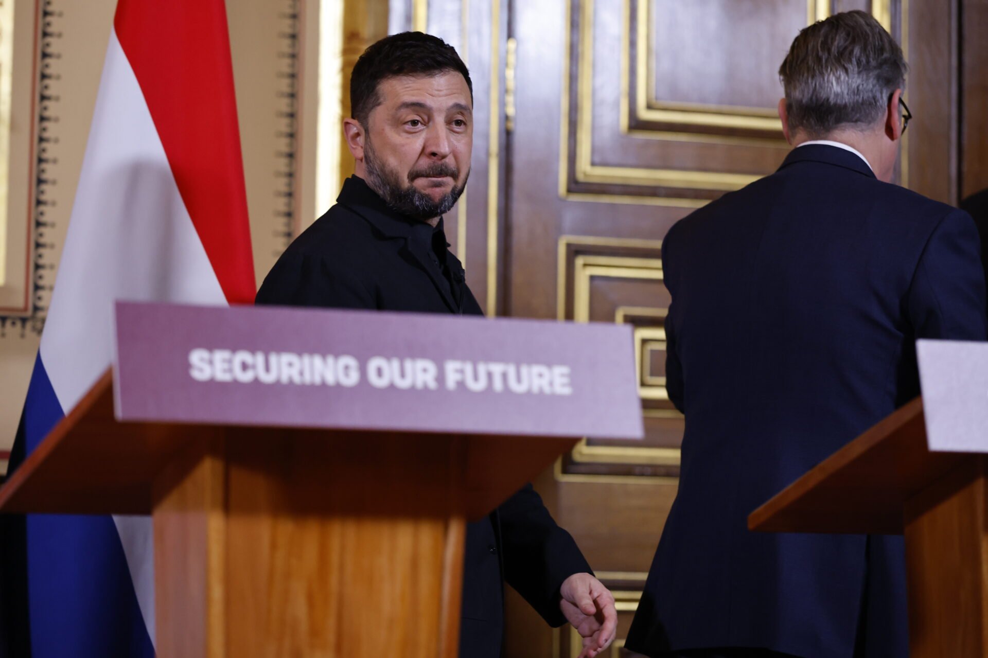 Ενδιαφέρον: Οι New York Times «καρφώνουν» τον Ζελένσκι για διαφθορά!