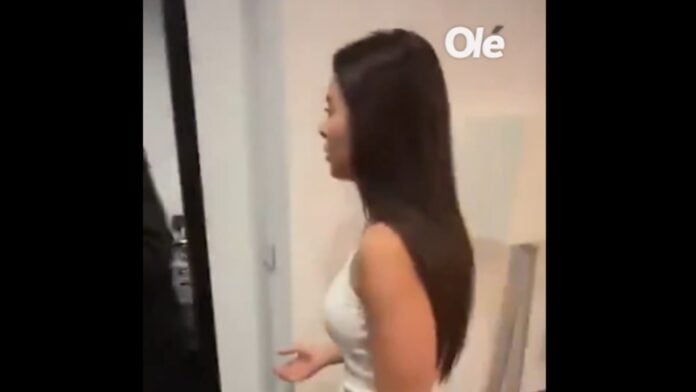 Η Ρωσίδα influencer έπιασε τον Καμερουνέζο ποδοσφαιριστή σύντροφό της με ερωμένη Η ερωμένη του Καμερουνέζου ποδοσφαιριστή