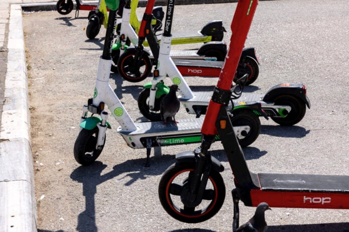 Ελβετία: Το πατίνι που «απογειώθηκε» - Οι αστυνομικοί τα έχασαν Το ηλεκτρικο πατίνι που απογειώθηκε