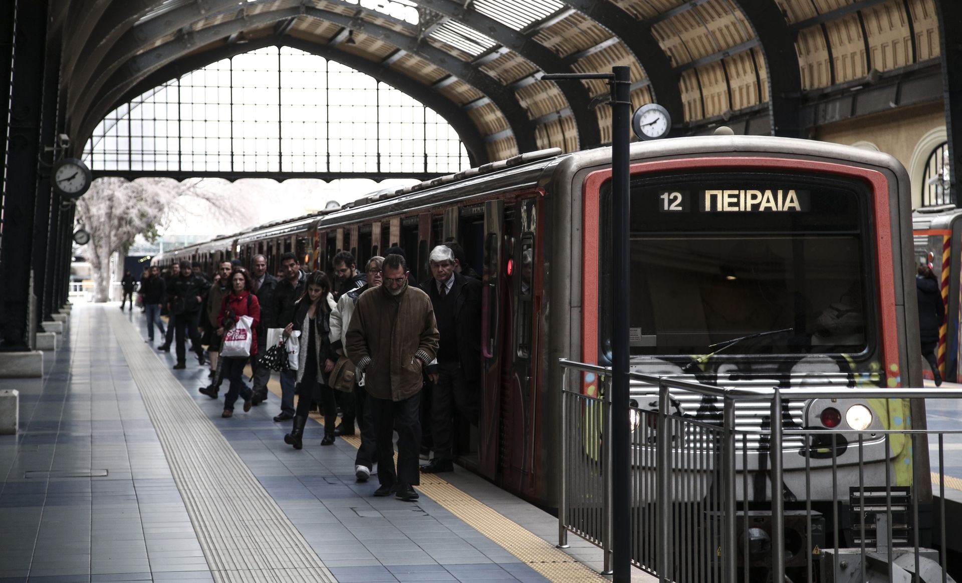 Στάση εργασίας σε μετρό, ηλεκτρικό, τραμ 10-2 – Τα τελευταία δρομολόγια