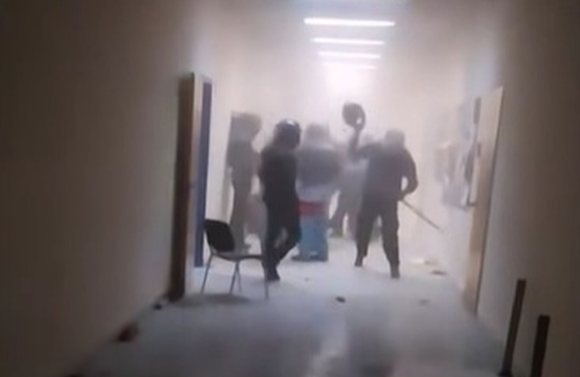 Πολυτεχνείο: Άγρια επεισόδια – Τραυματισμένα άτομα στο νοσοκομείο