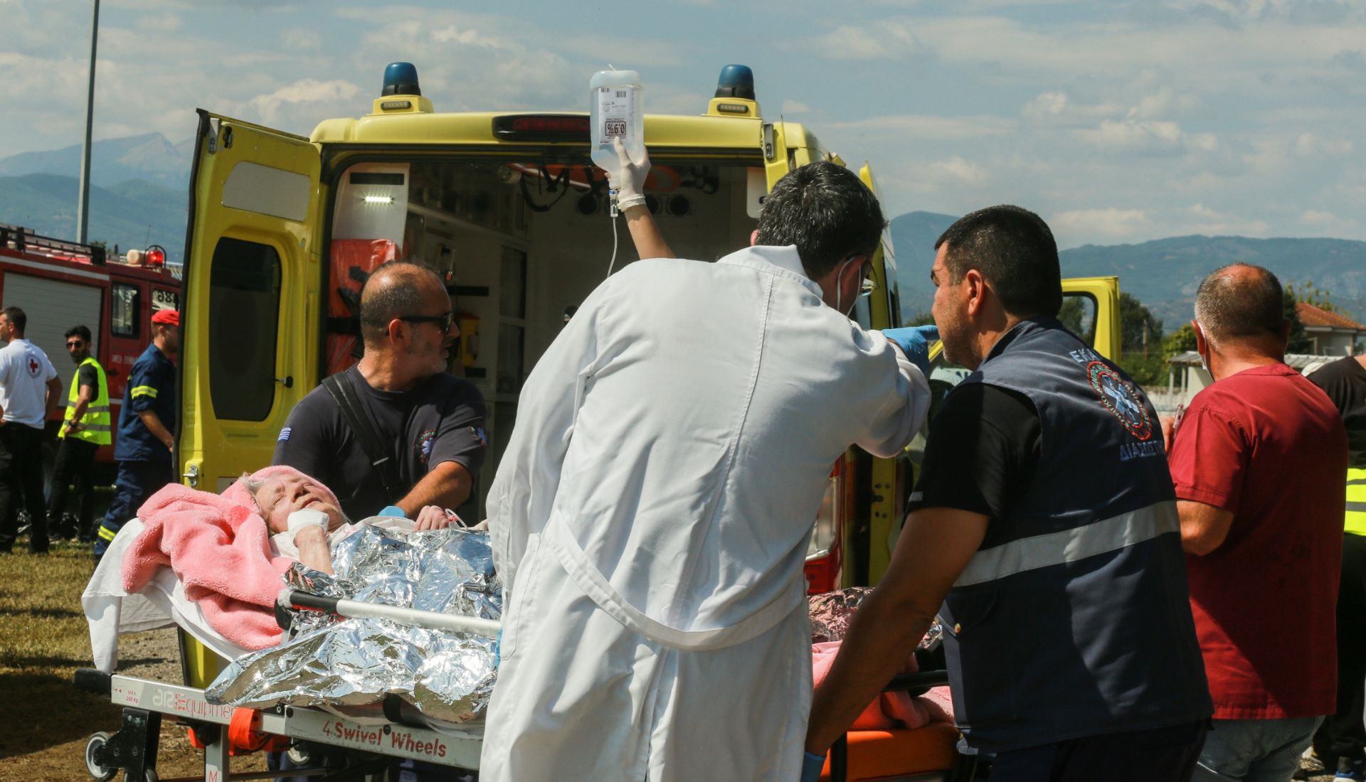 Μαγνησία: Ανατροπή λεωφορείου με 40 επιβάτες – 12 γυναίκες τραυματίες