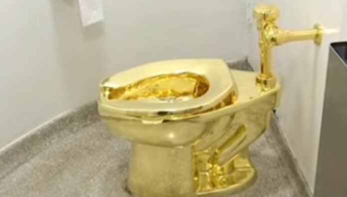 Η «Αμερική» πουλήθηκε: Χρυσή τουαλέτα 12 εκατ. δολαρίων Η Χρυσή τουαλέτα στην δημοπρασία