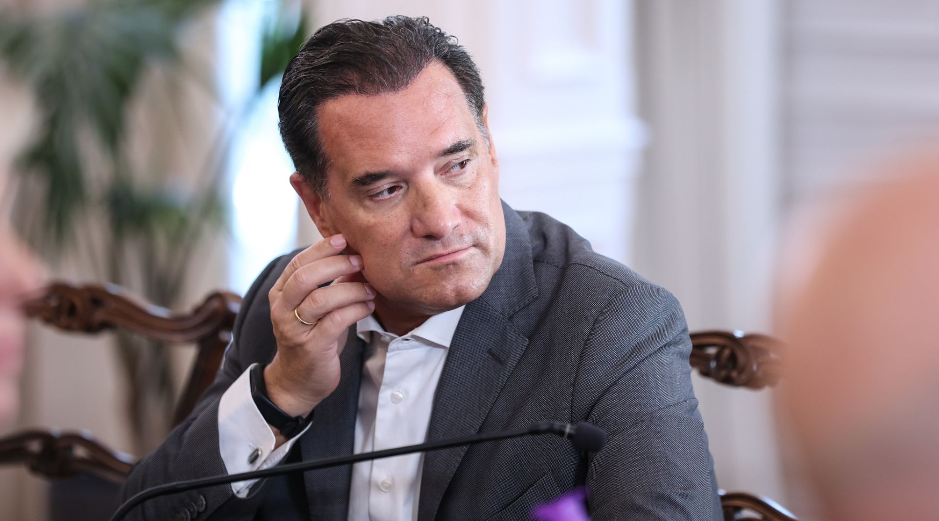 Όταν έκλαψε για την ηθική ο Άδωνις, «τραγούδησαν» τα πολυβόλα και… σιώπησε!