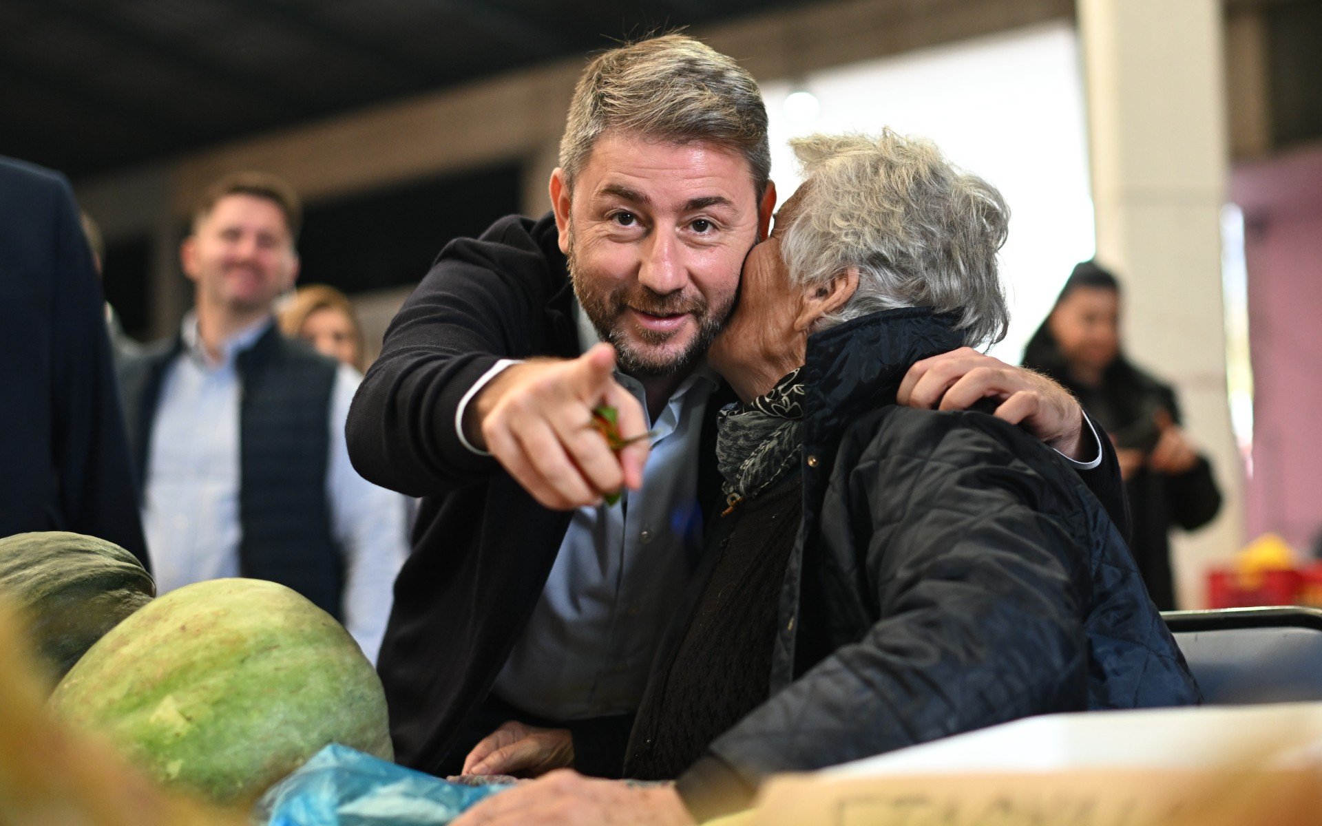 Ανδρουλάκης: Viral η φωτό με όπλο στα φοιτητικά του χρόνια