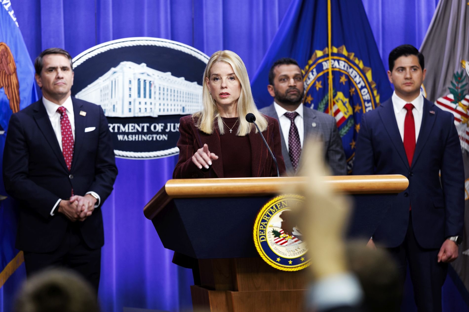 Παμ Μπόντι, Κας Πατέλ μιλούν για τον Γουέντινγκ