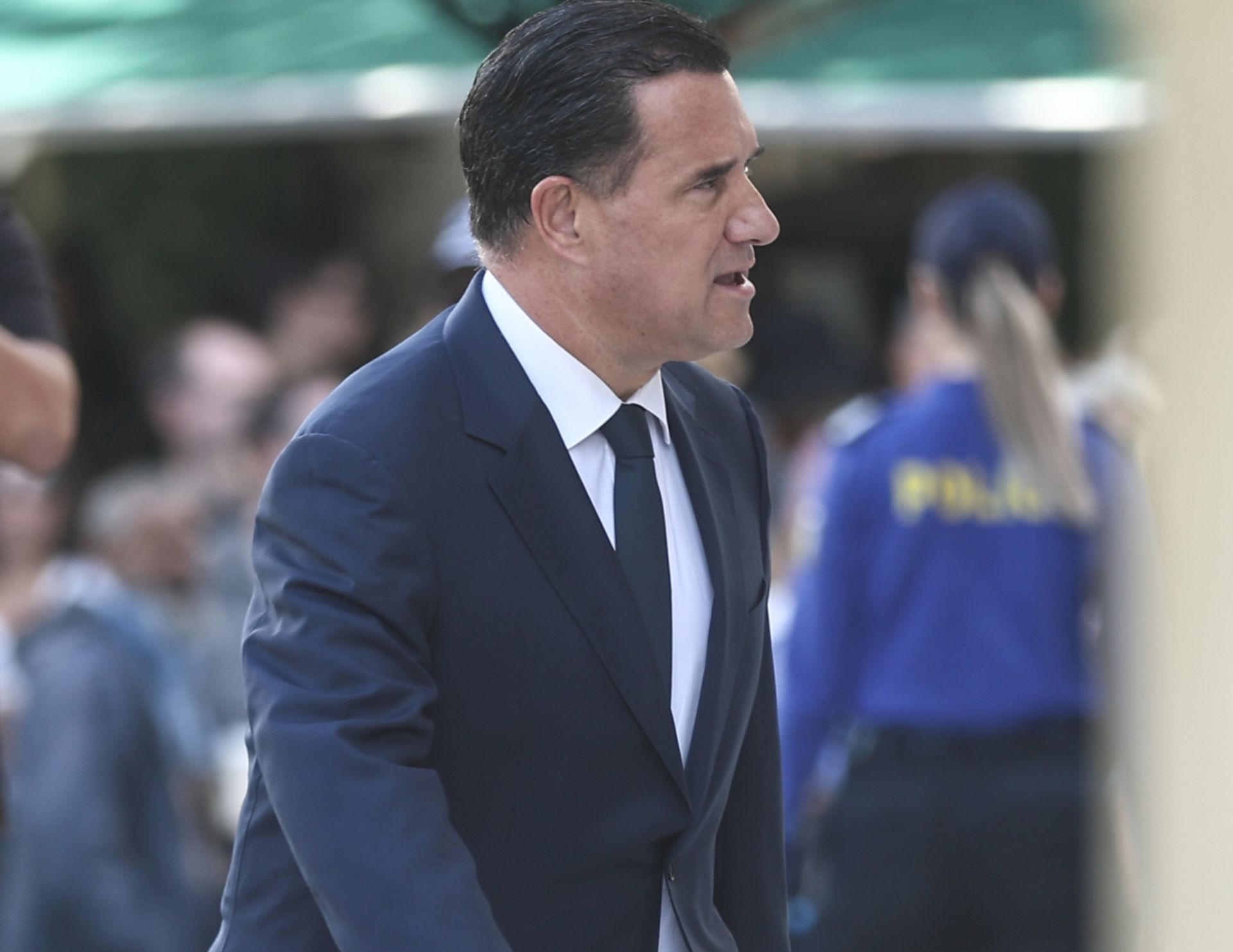 Άδωνις Γεωργιάδης: Ρωμαίος αυτοκράτορας με εμβόλιο στην τούρτα γενεθλίων του