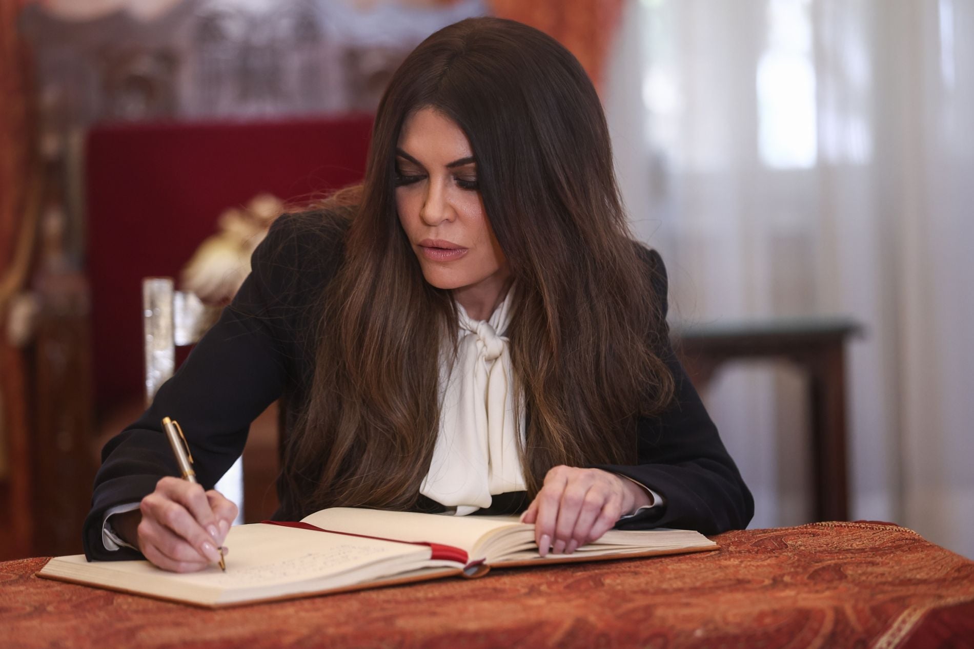 Με Τζορτζ Ουάσινγκτον ευχήθηκε η Κίμπερλι Γκίλφοϊλ για την Ημέρα των Ευχαριστιών