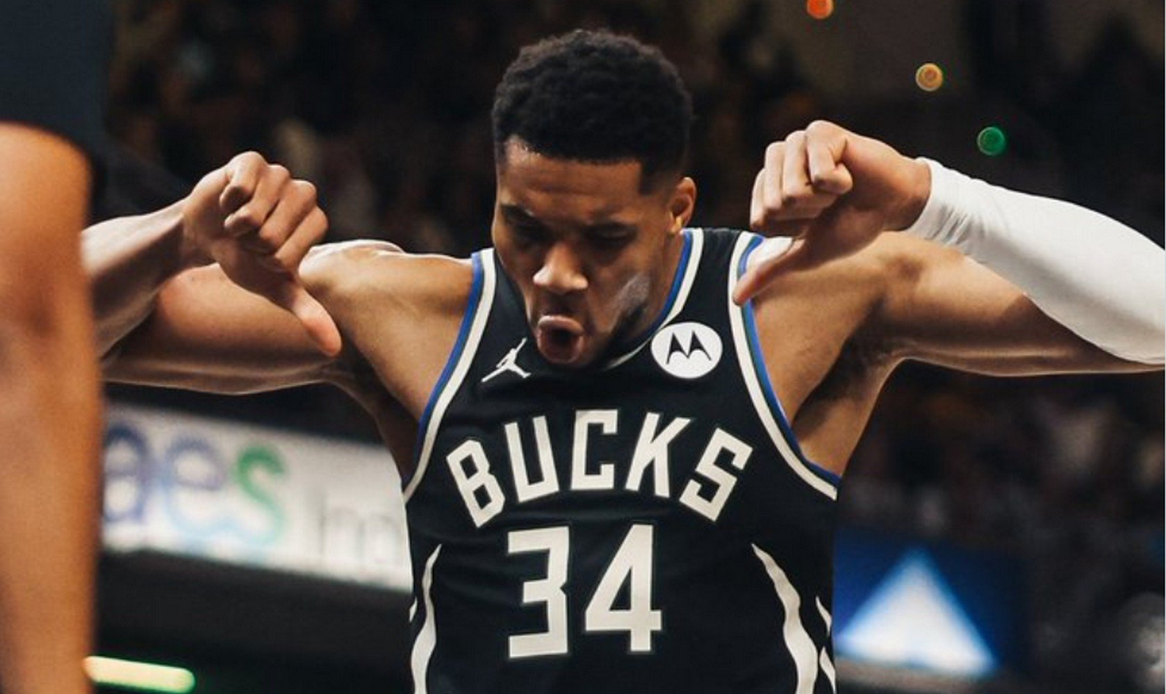 Όλο το ΝΒΑ μιλάει για αυτό που έκανε ο Γιάννης – Ο ορισμός του buzzer-beater