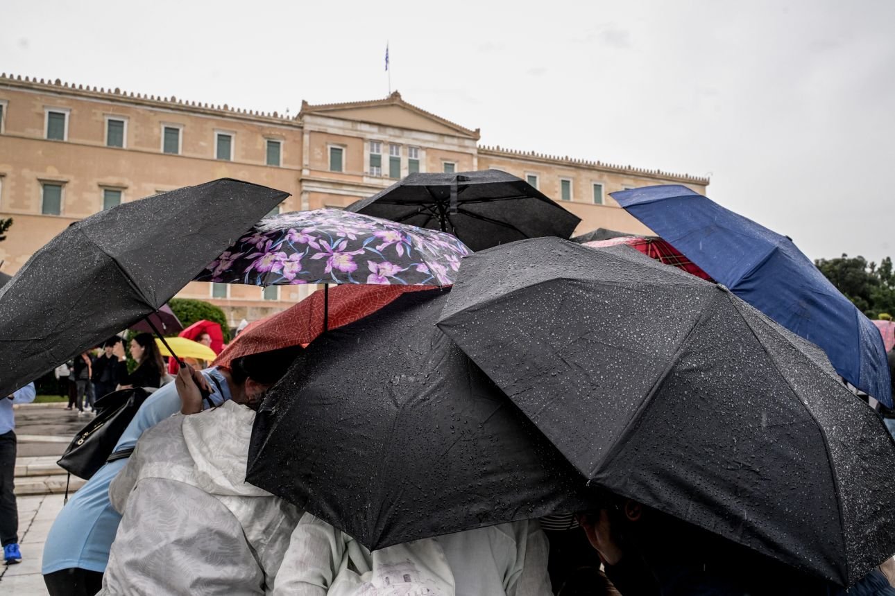 Βροχές και πτώση της θερμοκρασίας – Σε ποιες 3 περιοχές αναμένονται έντονα φαινόμενα