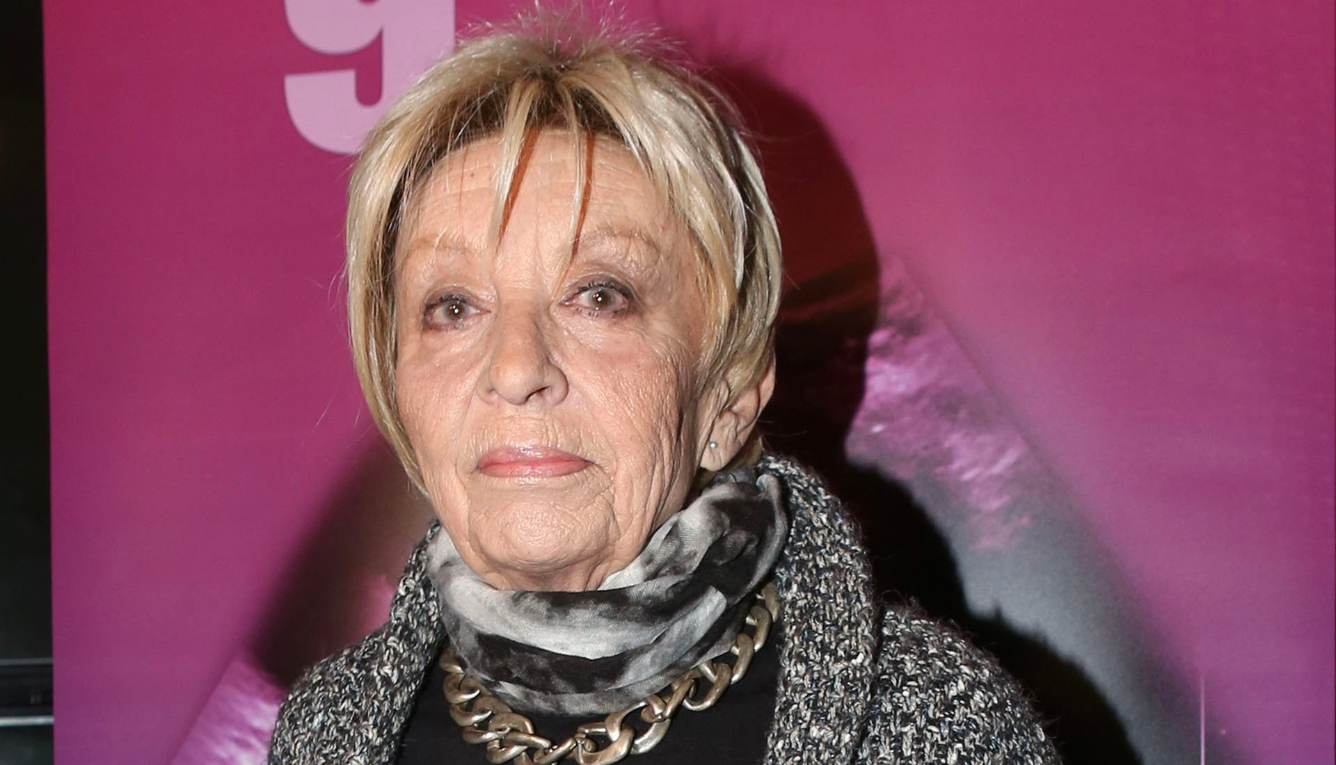 Αλέκα Κανελλίδου απαντά στον Νίκο Καρβέλα: «Ένας ατάλαντος δεν γίνεται ποτέ μεγάλος και τρανός»