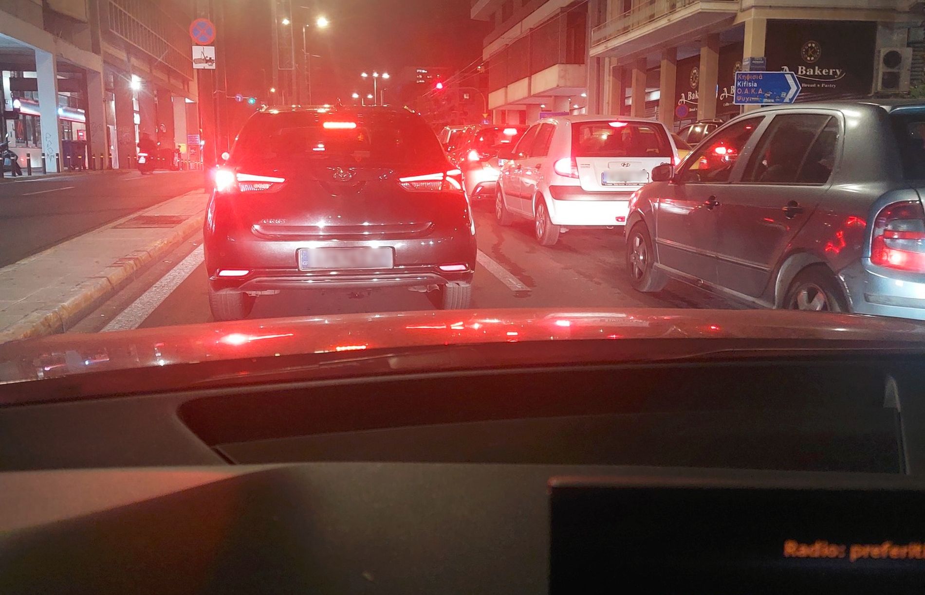 Κραυγή απόγνωσης από την Ελένη Ράντου που κόλλησε στο μποτιλιάρισμα: «Βοήθεια»