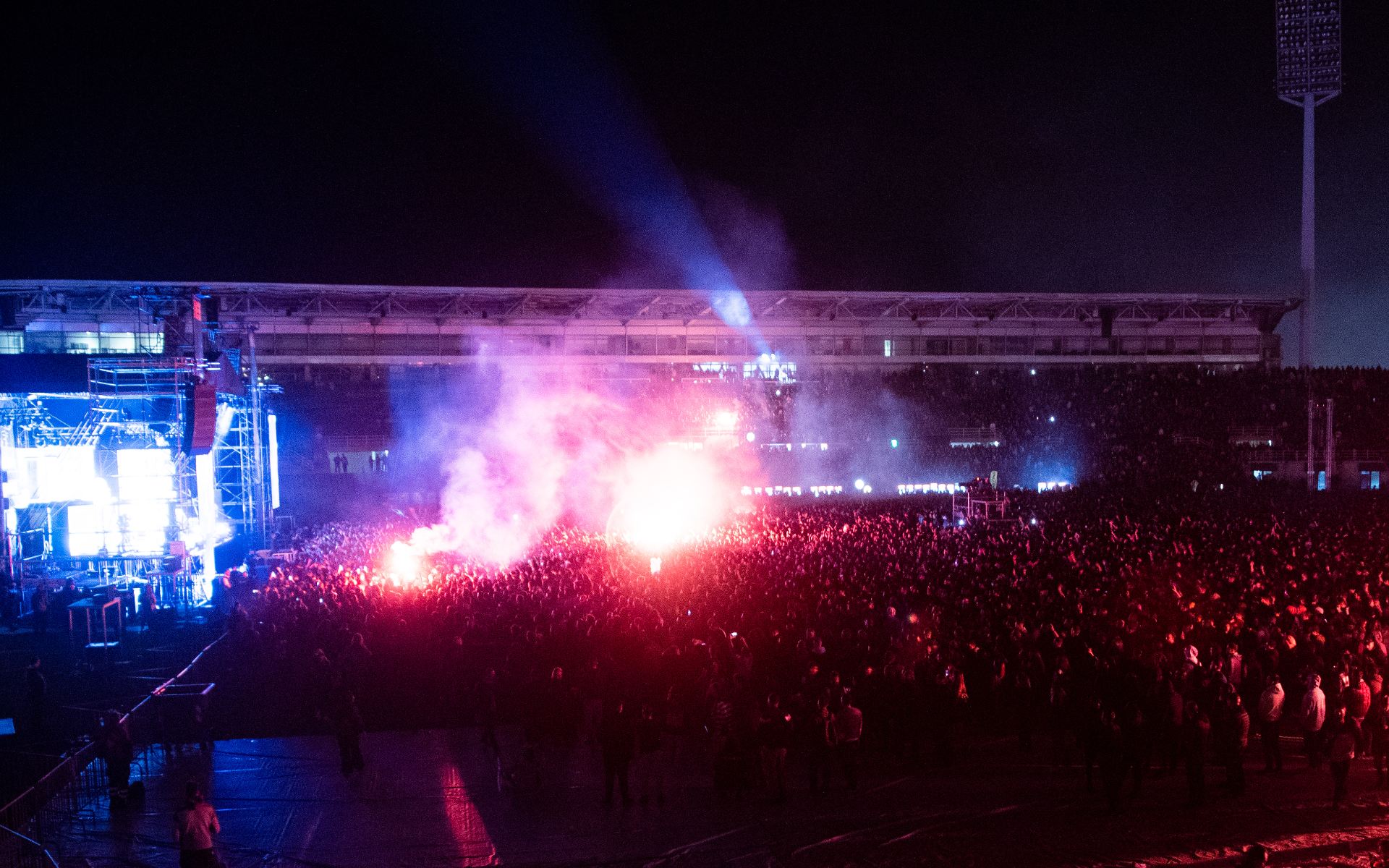 ΛΕΞ στην Θεσσαλονίκη: Αποθέωση από 45.000 θεατές στο Καυτανζόγλειο