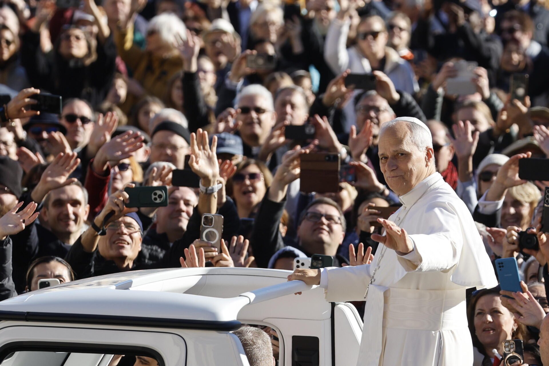 Το Βατικανό σε… επικοινωνιακή παράκρουση – Το δείπνο του Πάπα Λέοντα ΙΔ’ με τρανς ακτιβίστριες