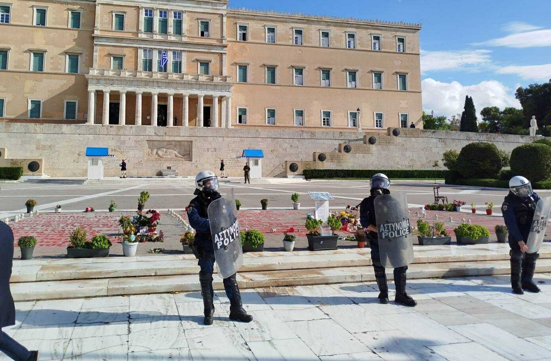 Σύνταγμα: Πώς ο νόμος εφαρμόστηκε χωρίς να ανοίξει μύτη