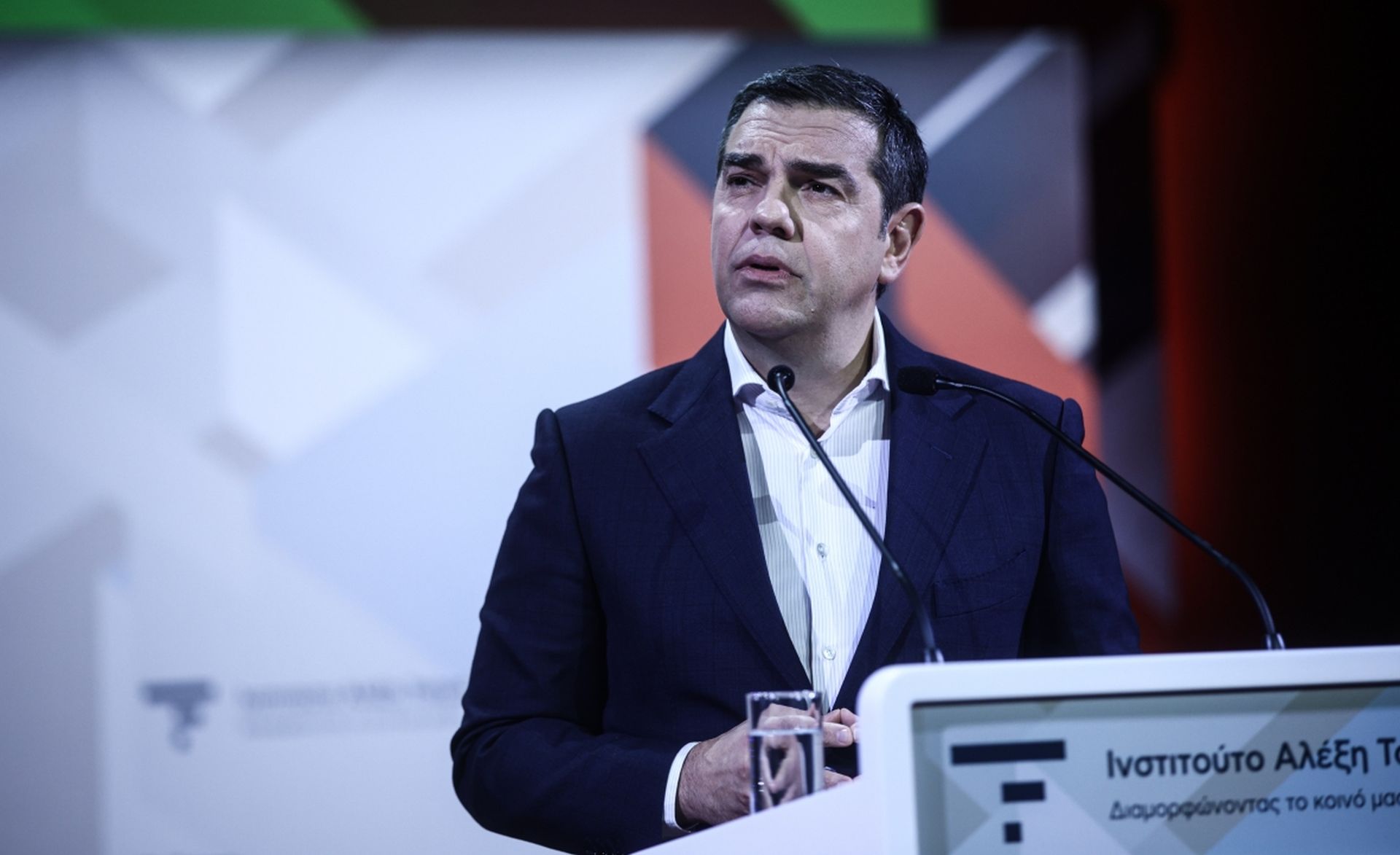 Διχάζει η νέα ομάδα Τσίπρα – Τι απαντούν οι πολίτες στη δημοσκόπηση του Newsbreak 