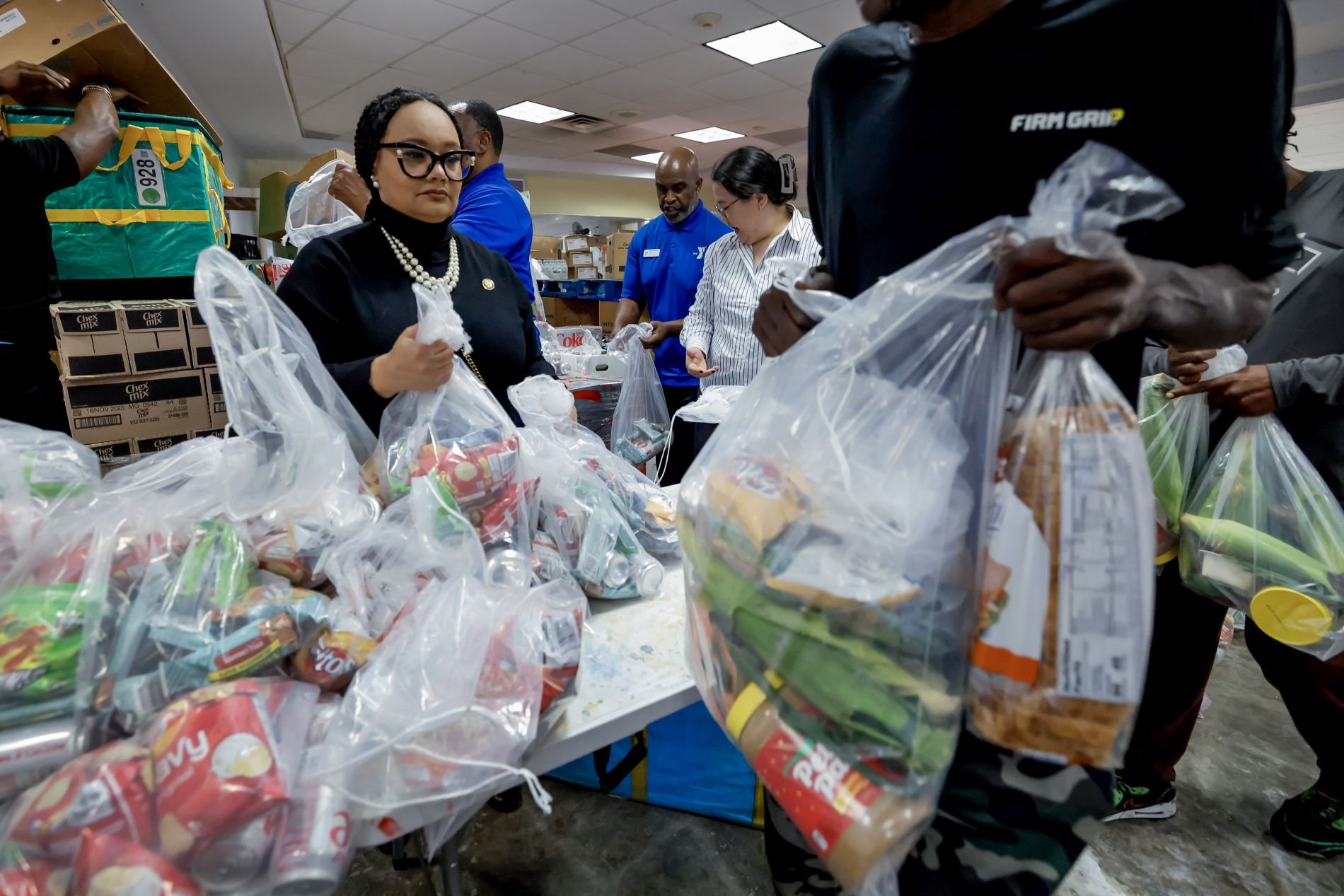 Νικέμα Γουίλιαμς, τρόφιμα, shutdown