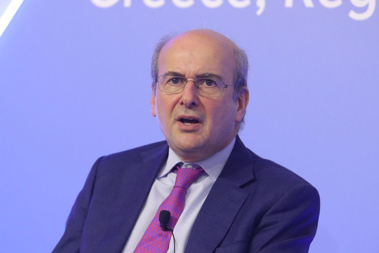 Έξαλλος ο Χατζηδάκης αρνείται κάθε ευθύνη για τα ΕΛΤΑ!