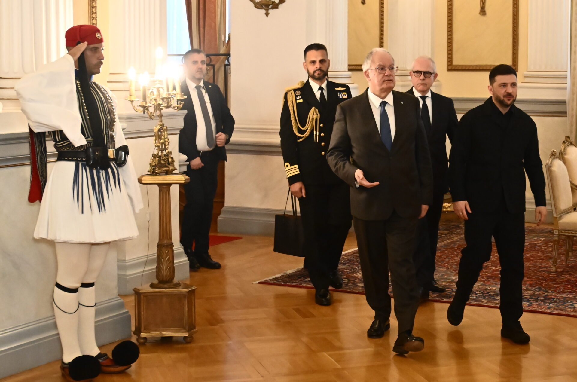 Ζελένσκι στο Προεδρικό: «Η Ελλάδα θα σας στηρίζει» – Η αιχμηρή υπενθύμιση Τασούλα για το Κυπριακό