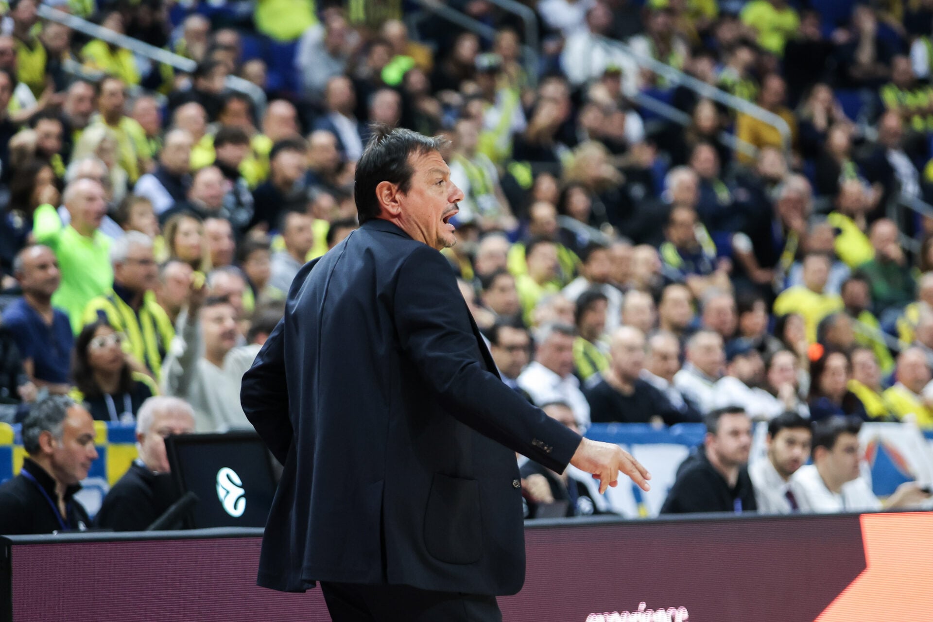 Πυρ και μανία ο Αταμάν με τους οπαδούς της Φενέρ – Έβριζαν τον ίδιο και την μητέρα του