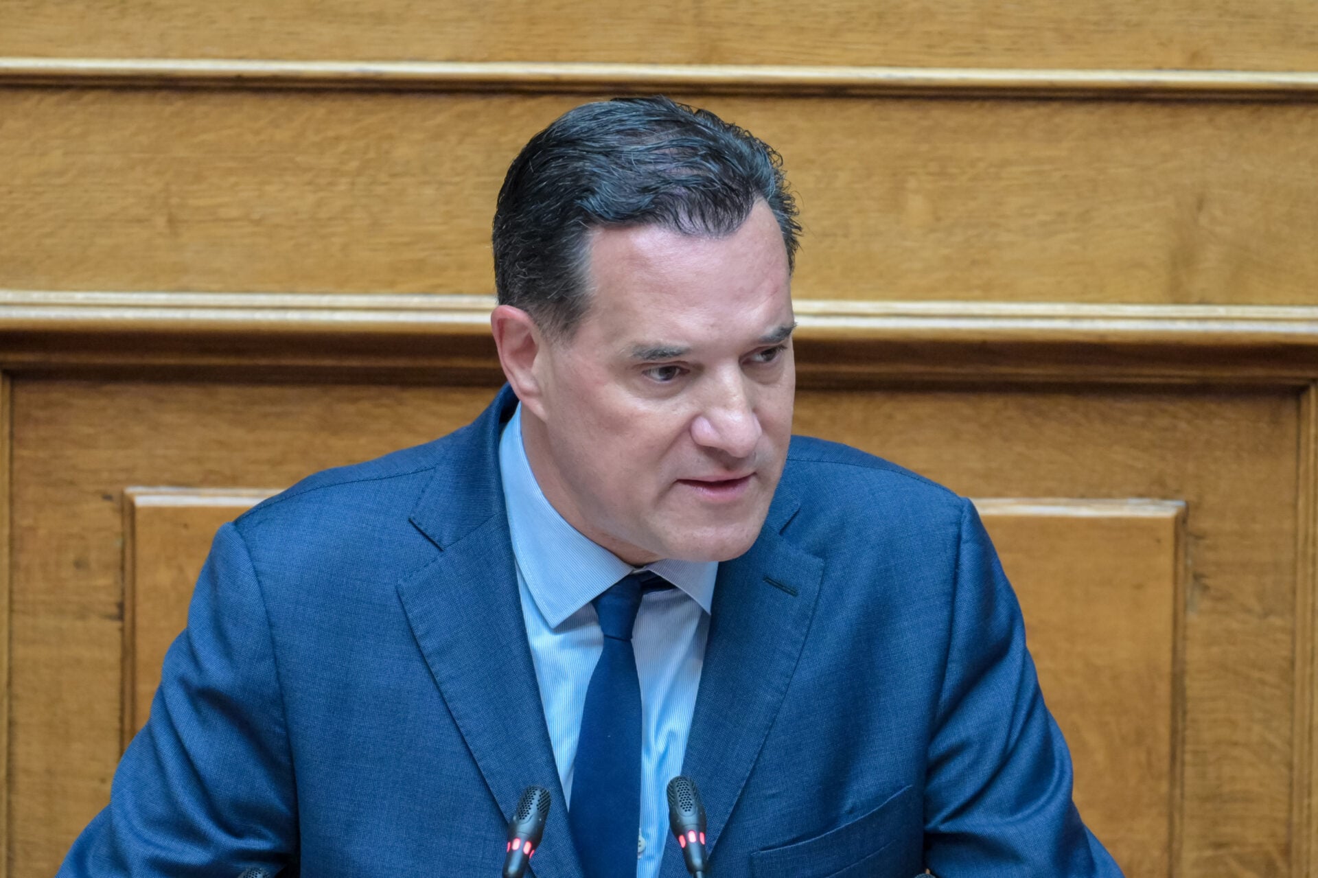 Άδωνις για Ζωή: Φαντάσου να της έλεγε άντρας «μη σκίσεις κανένα καλσόν»