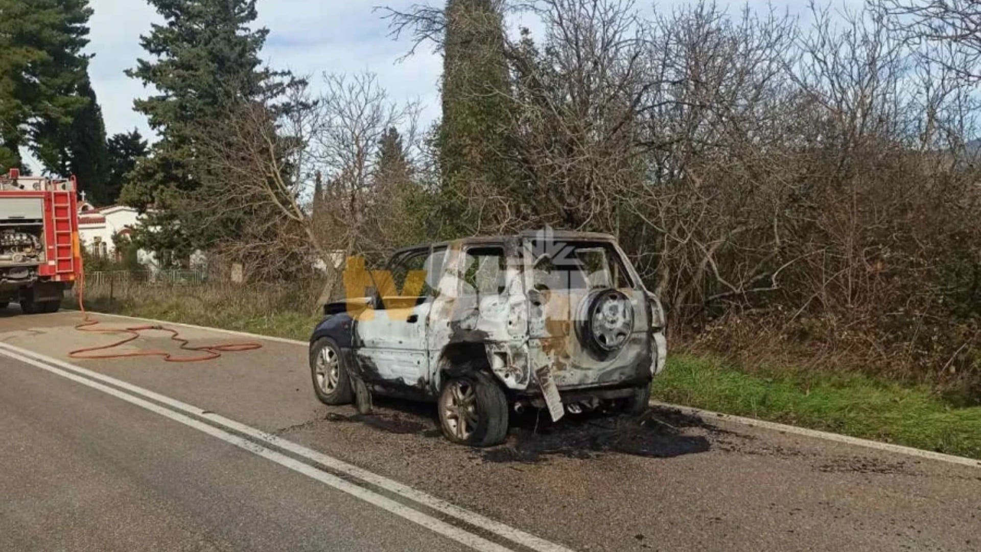 Θρίλερ στην Φωκίδα: Ένας απανθρακωμένος σε φλεγόμενο αυτοκίνητο – Καιγόταν και το σπίτι του