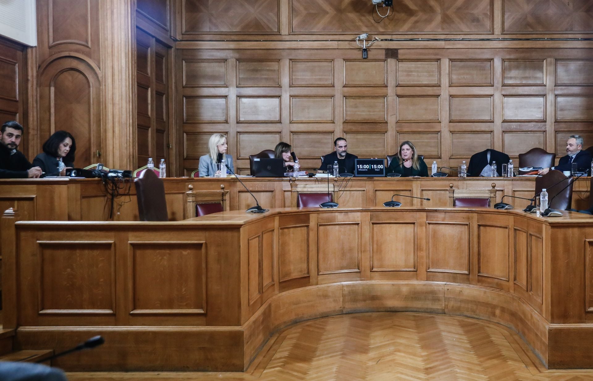 Ώρα «Φραπέ» σήμερα στην Εξεταστική για ΟΠΕΚΕΠΕ