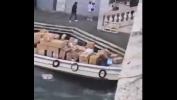 Η βάρκα χτύπησε στην γέφυρα