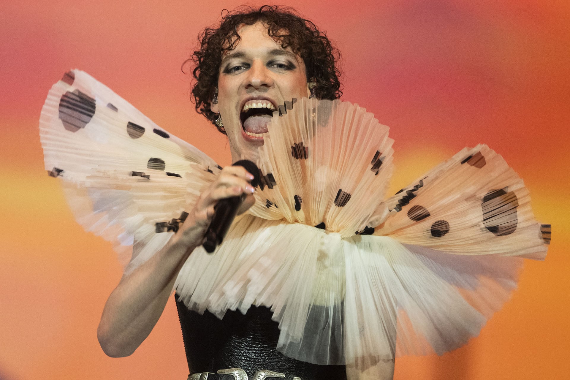 «Οι αξίες της Eurovision δεν τηρούνται»: Το Nemo επιστρέφει το τρόπαιό του