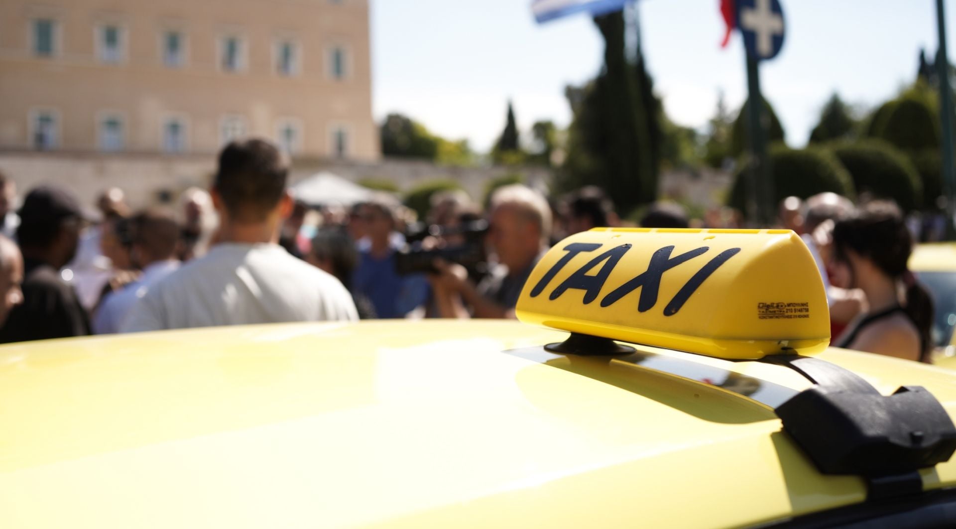 Έρχεται πόλεμος και με τα ταξί!