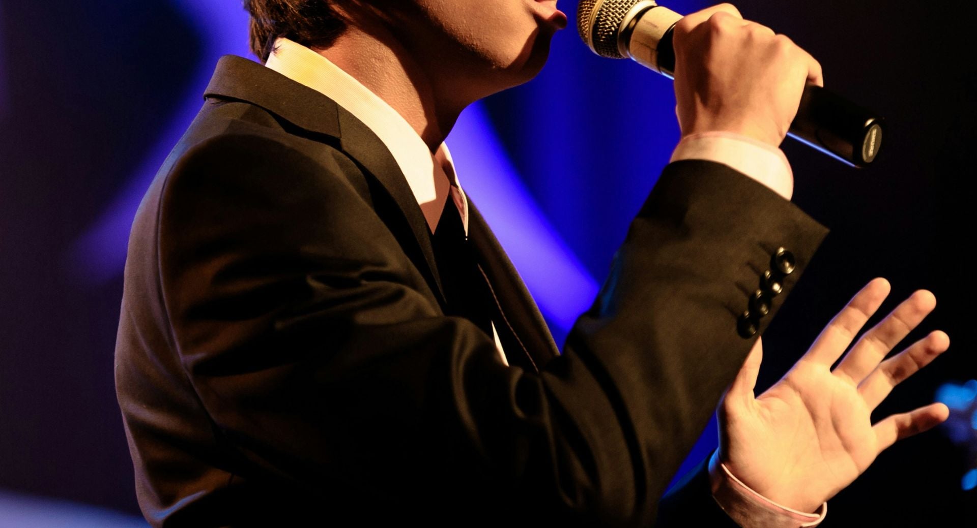 Σήμερα η μήνυση στον γνωστό τραγουδιστή – «Η αξιοπρέπεια δεν είναι διαπραγματεύσιμη» λέει ο καταγγέλλων