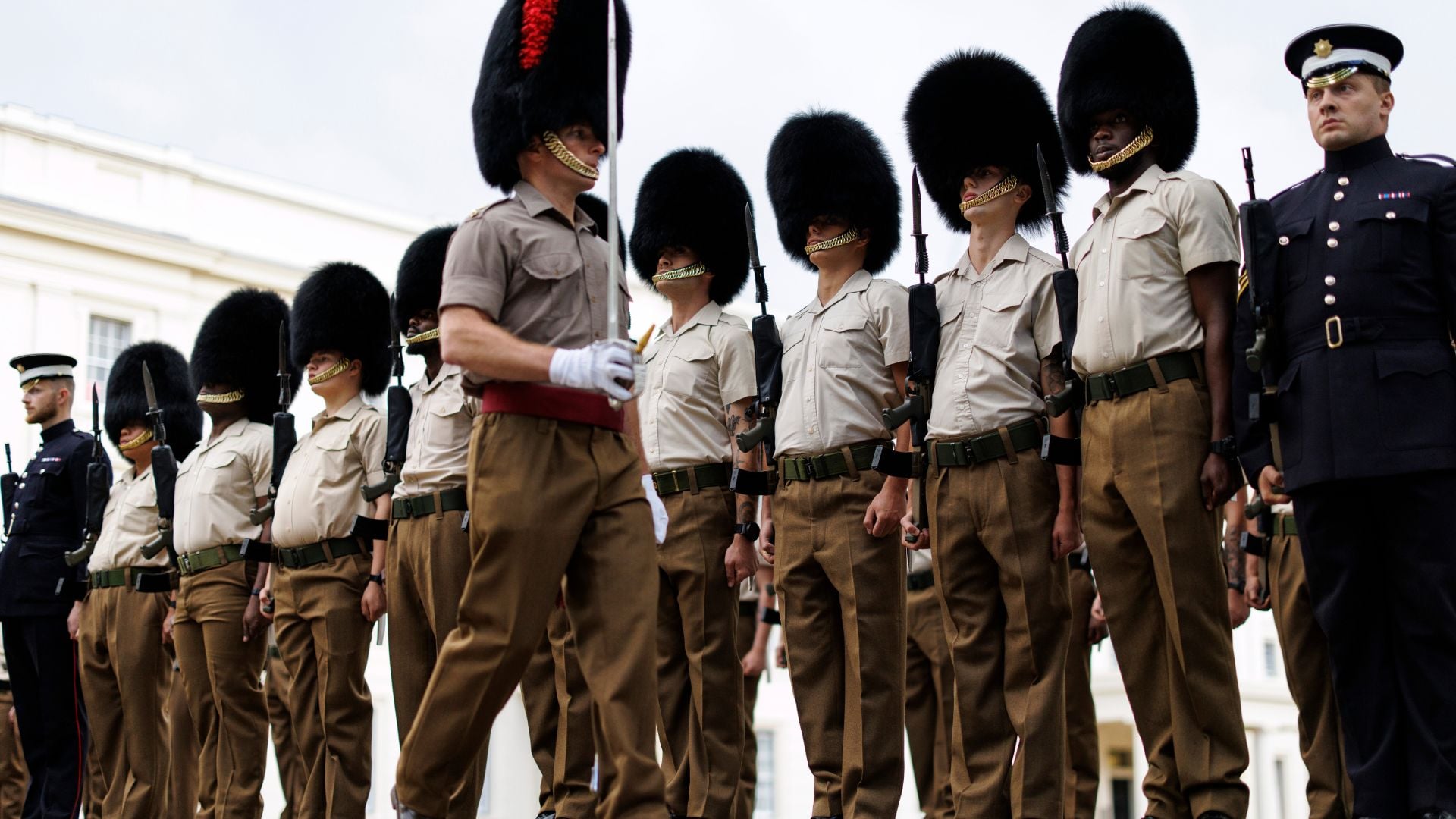 Βρετανός Αρχηγός ΕΔ: «Οι γιοι και κόρες μας να είναι έτοιμοι να πολεμήσουν»