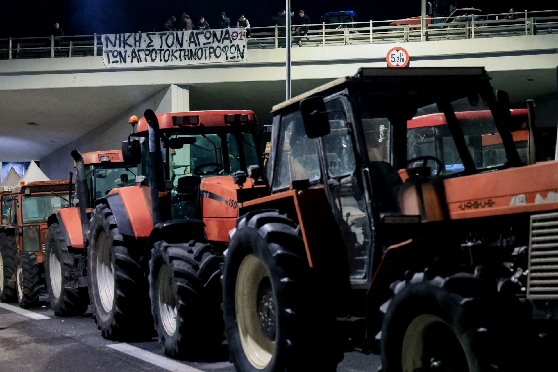 Σύγκρουση στα άκρα αγροτών και κυβέρνησης – Κλειστό και πάλι το αεροδρόμιο στο Ηράκλειο