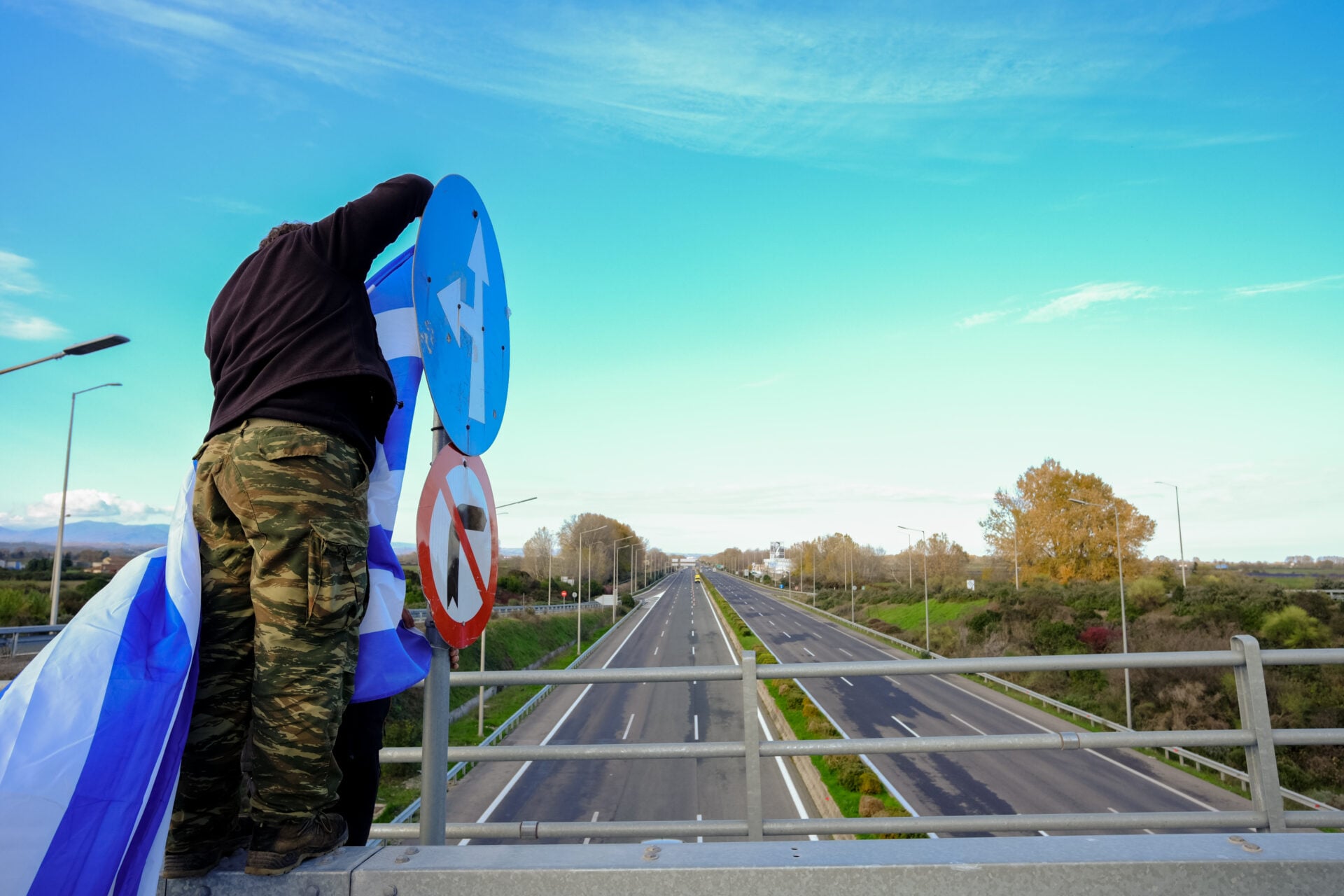 Αγροτική εξέγερση σε όλη τη χώρα: Μπλόκα, αποκλεισμοί και διαδηλώσεις