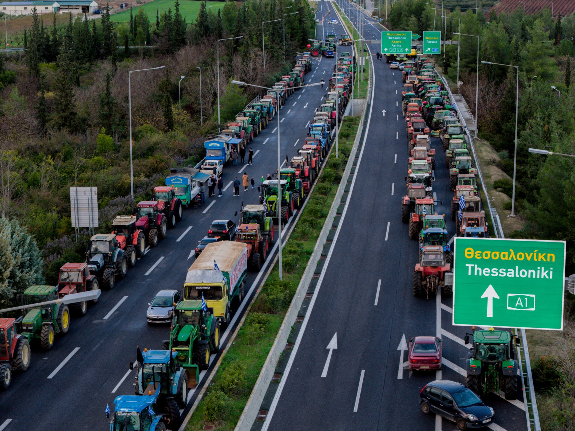 Εκνευρισμός για τα μπλόκα στη Μακεδονία