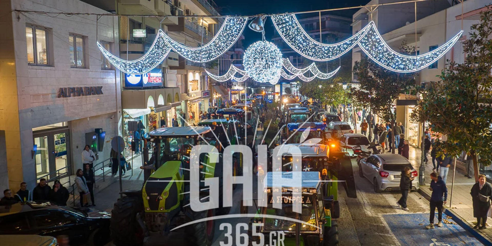 Βραδινή πορεία με τρακτέρ στον στολισμένο Πύργο έκαναν οι αγρότες