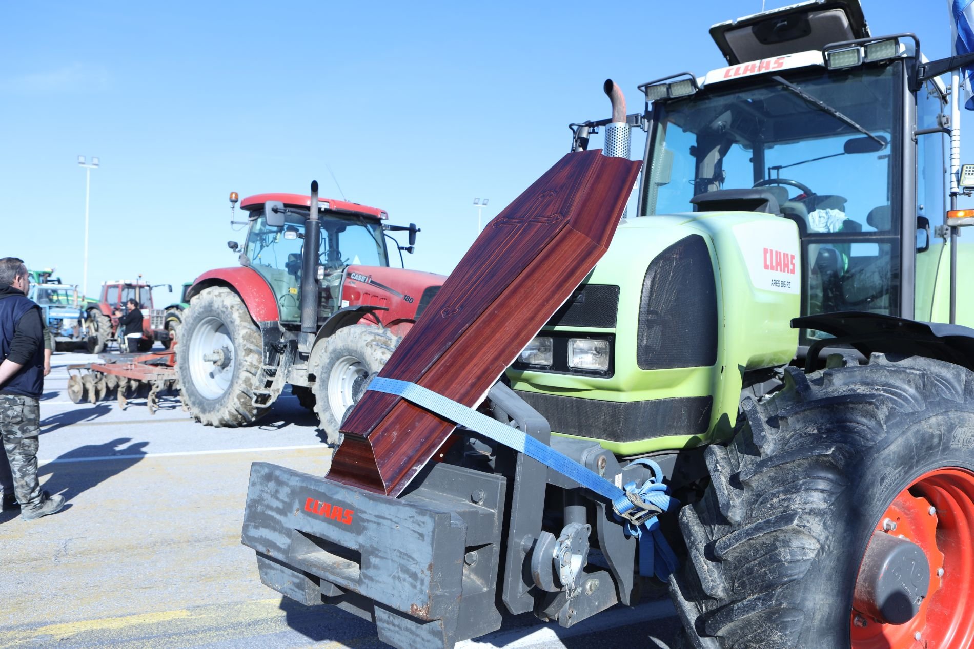 Τρακτέρ, φέρετρο