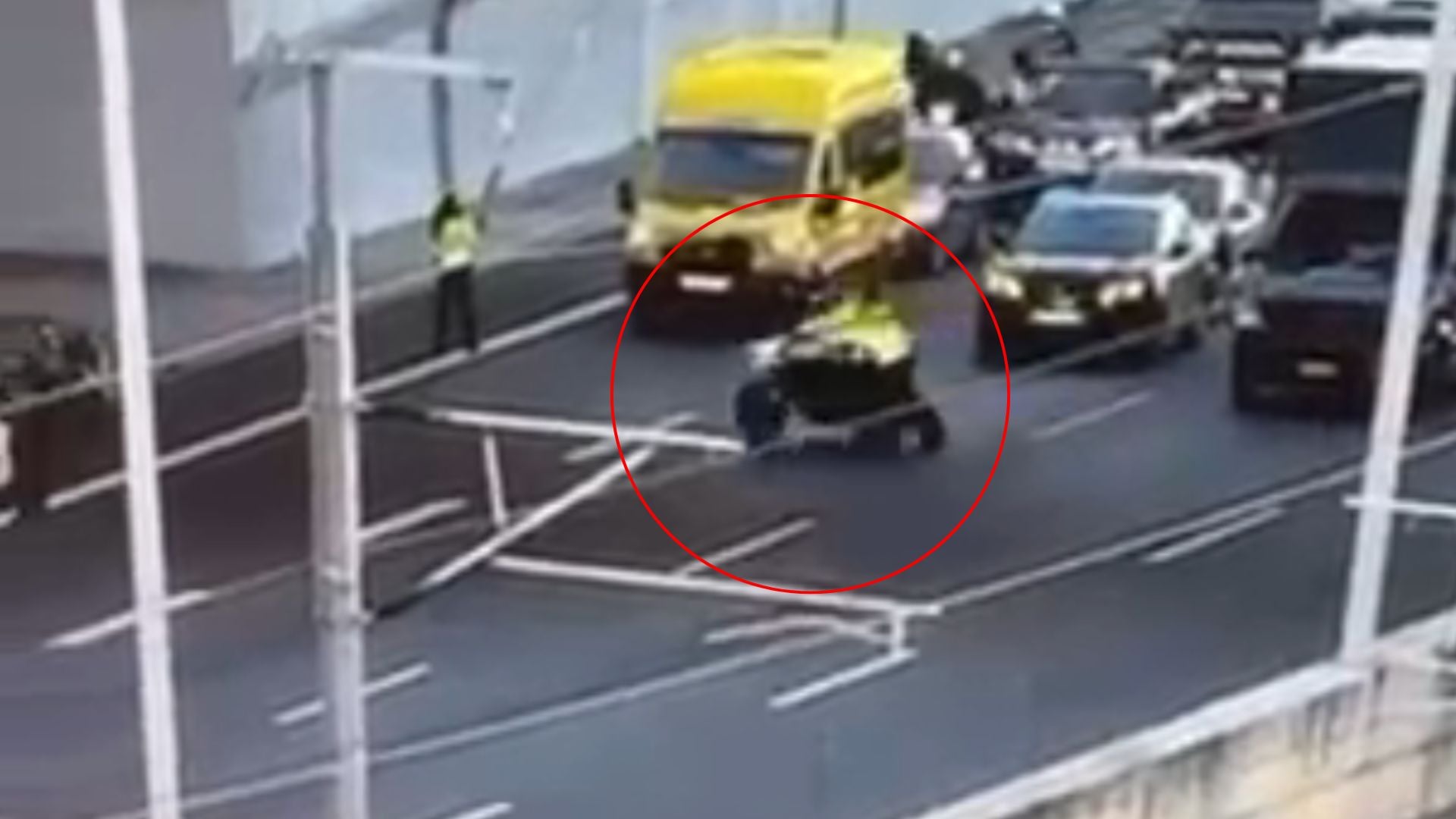 Αττική Οδός: Oδηγός μηχανής παρέσυρε αστυνομικό – Πήγε να αποφύγει τον έλεγχο