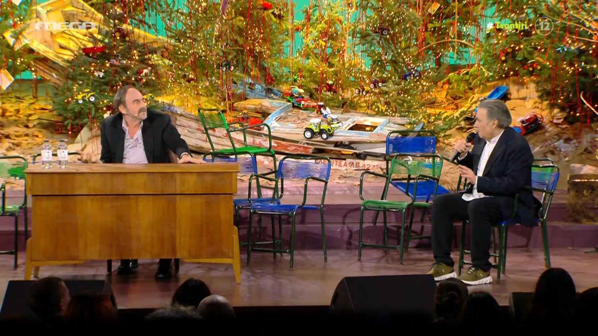 Ο «Φραπές» πήγε στον Λαζόπουλο – Η σκηνή που έκλεψε την παράσταση