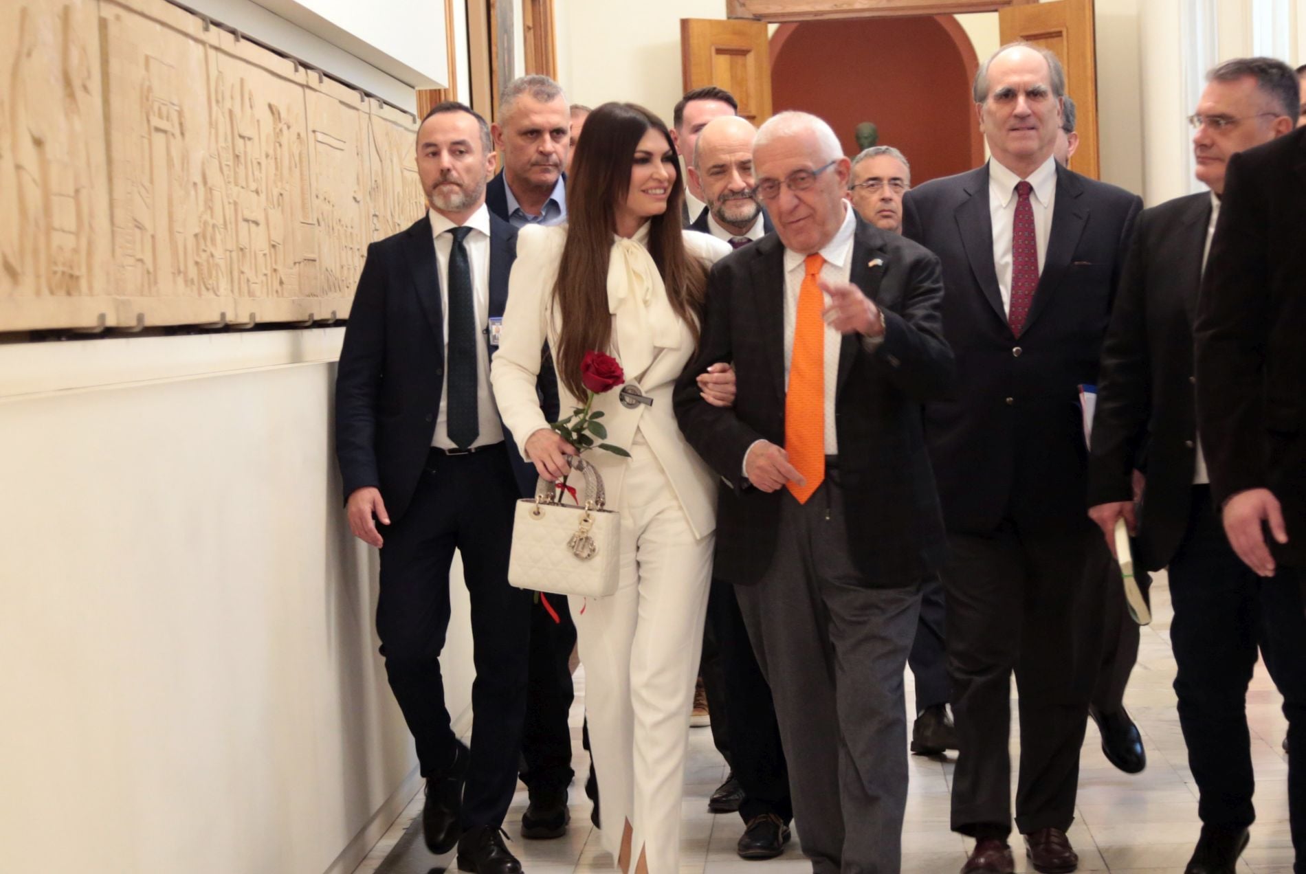 Κακλαμάνης, Γκίλφοϊλ, Βουλή, μαντίλι, τριαντάφυλλο