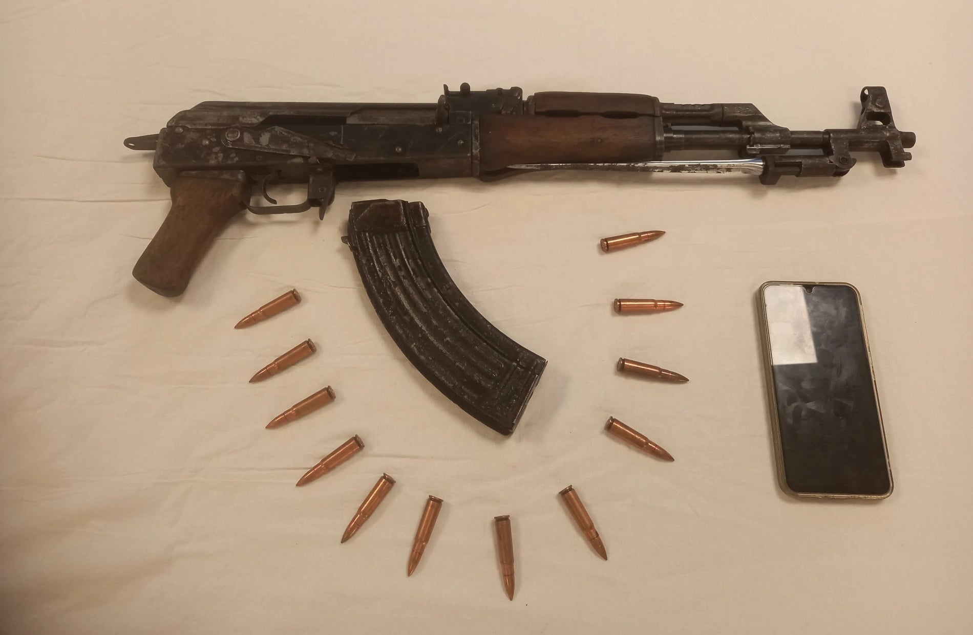 ΕΛΑΣ: 20χρονος κατέβηκε στα ΚΤΕΛ Κηφισού «αγκαλιά» με ένα καλάσνικοφ