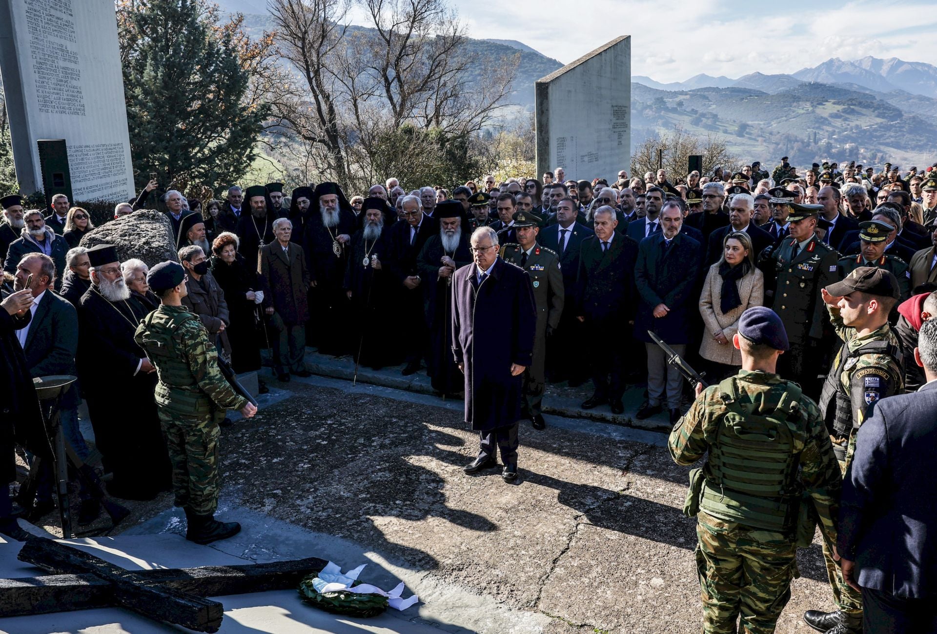 Καλάβρυτα: 82 χρόνια από το Ολοκαύτωμα – Φόρος τιμής στα θύματα παρουσία του Προέδρου της Δημοκρατίας