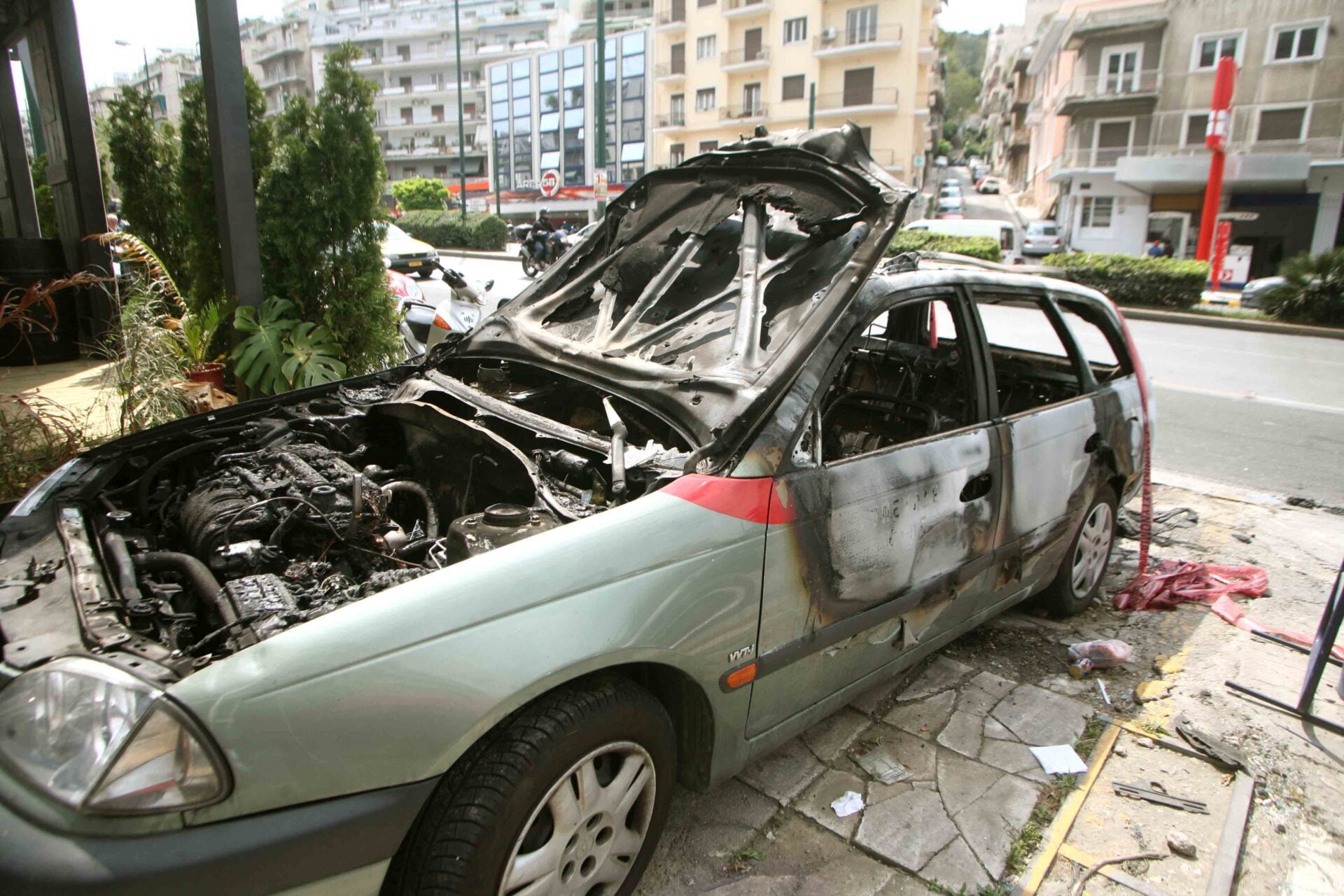 Καισαριανή: Εμπρηστική επίθεση σε εταιρεία διανομών με επτά καμένα οχήματα