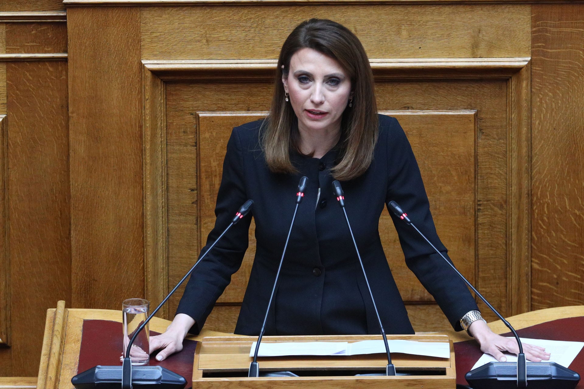 Ακόμη μια φορά πατριωτική στάση από τη Νίνα Κασιμάτη