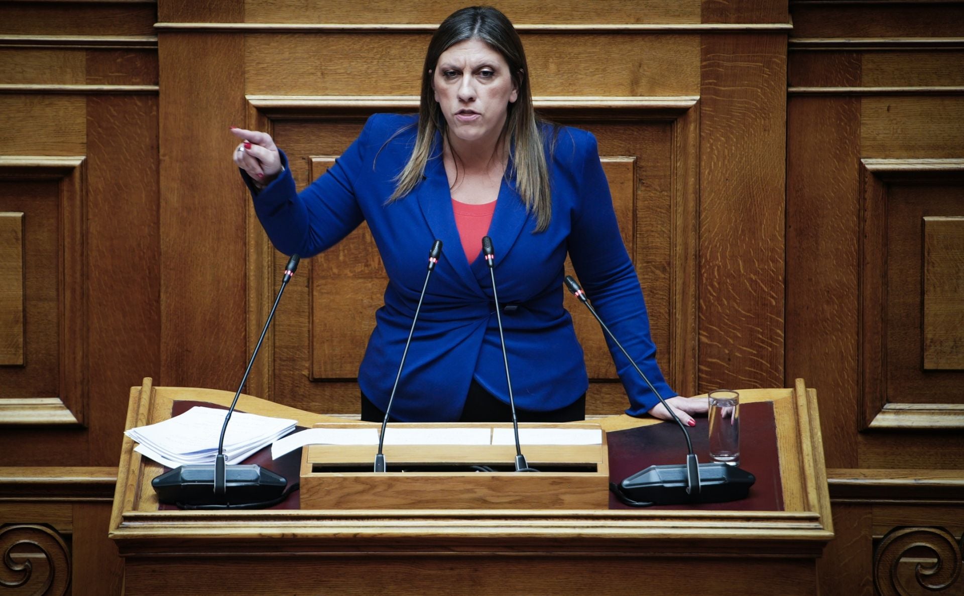 Κωνσταντοπούλου: Κάλεσε το «100» για τον «Φραπέ» – Περιπολικό πήγε έξω από κανάλι