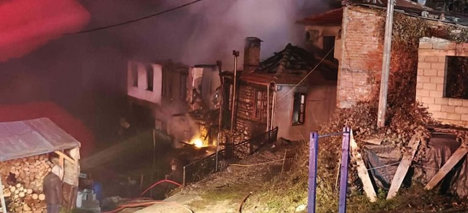 Μέτσοβο - φωτιά - σπίτια