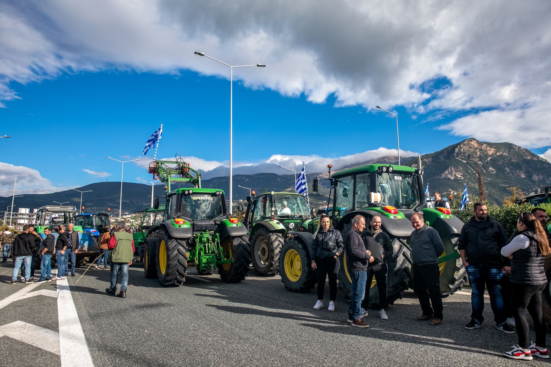 «Δεν κάνουμε πίσω» διαμηνύουν οι αγρότες – Το Σάββατο οι κρίσιμες αποφάσεις