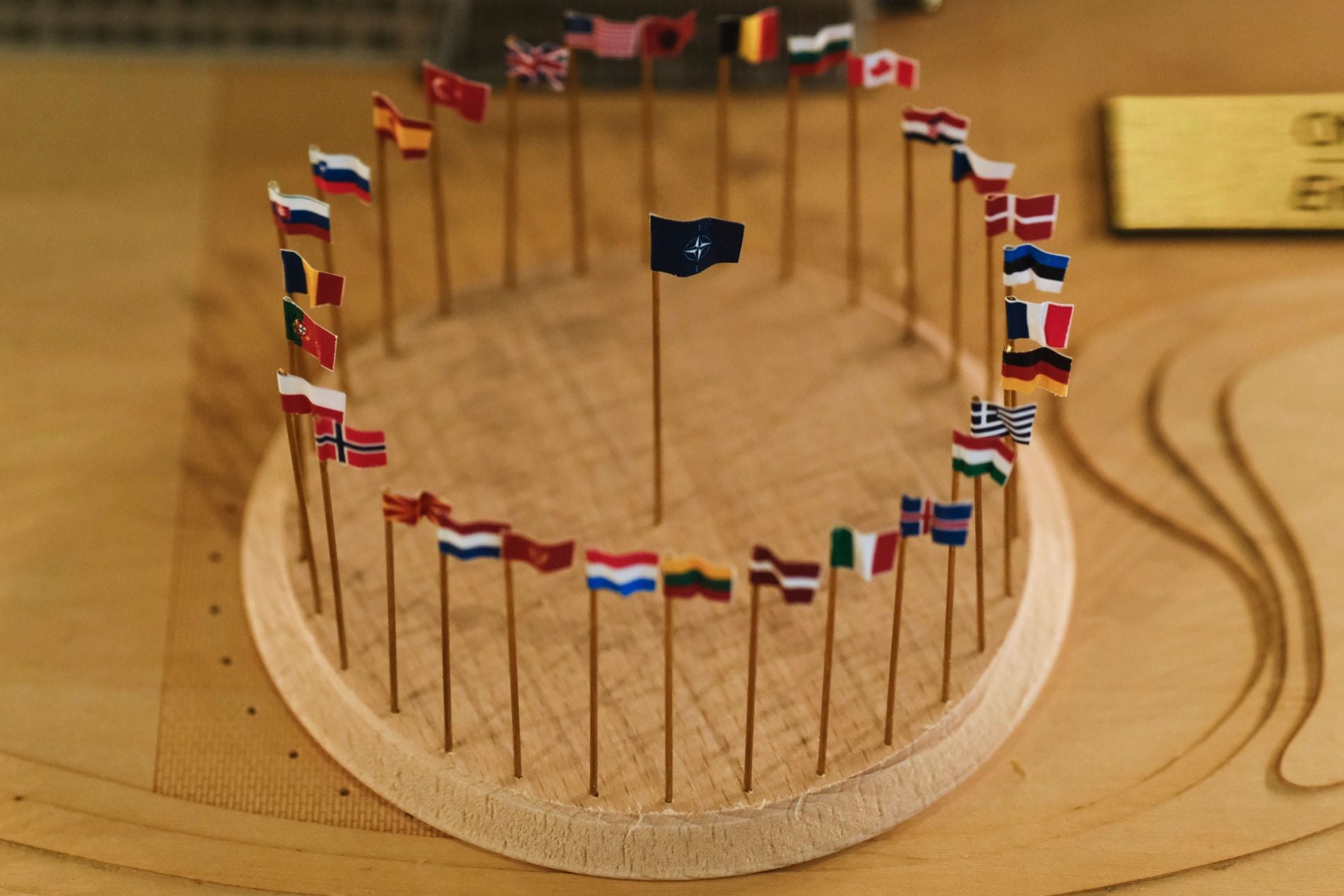 NATO, σημαιάκια