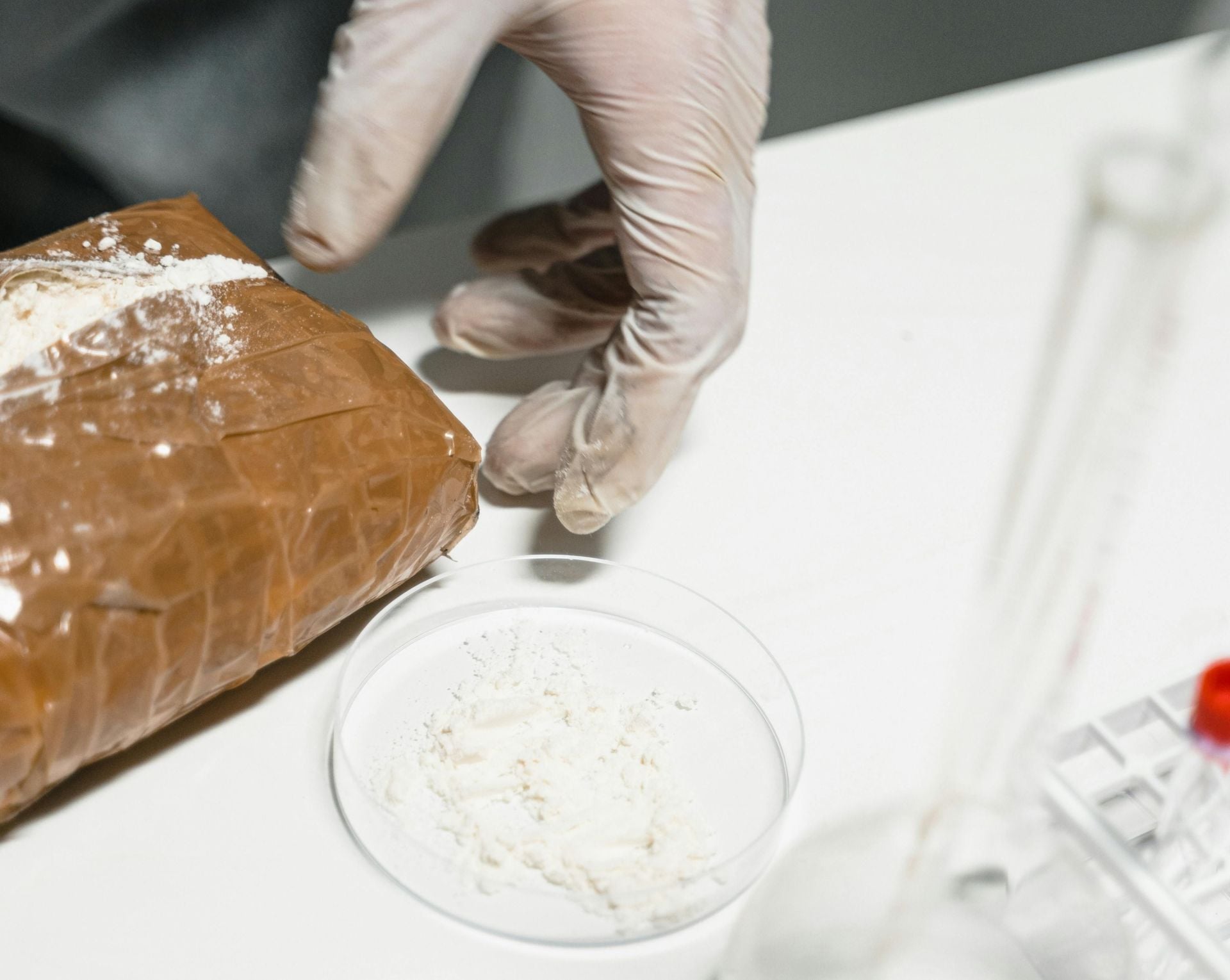 «Μπλόκο» σε πάνω από έναν τόνο κοκαΐνης από το ελληνικό FBI – Πέντε συλλήψεις