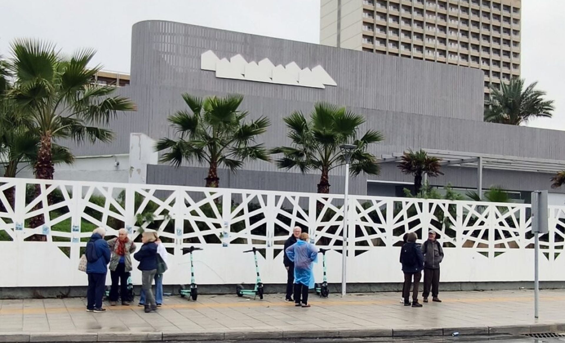 Δήμος Ρόδου: Οργή λαού για τα… στέγαστρα στη Φανερωμένη – Ρεζίλι ακόμα και σε τουρίστες